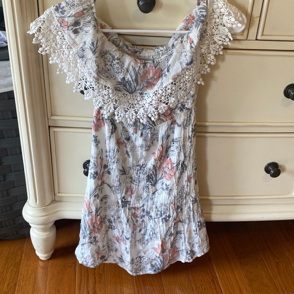The brand is Abercrombie and fitch size xs in womens